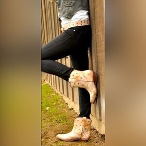 Bed Stu Cobbler Gazelle Tan and Brown Distressed Starry Ankle Boots Size 7